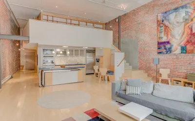 Historic Loft w/ High Ceilings in Downtown SF!