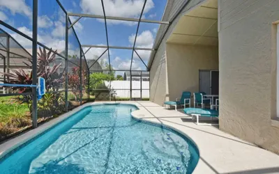 FAMILY FRIENDLY POOL HOME, CLOSE TO DISNEY, LARGE POOL , BBQ GRILL!!!