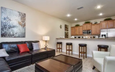 Minutes to Disney, Contactless check-in, Free Wifi, Resort Community w/tons of Amenities