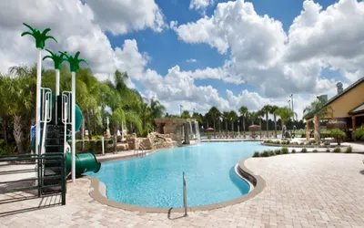 ONLY STEPS FROM THE CLUB HOUSE, RESORT COMMUNITY, FREE WIFI, CLOSE TO THEME PARKS & ATTRACTIONS