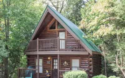 Bearfoot Landing - Rustic 2 Bedroom Cabin with Hot Tub