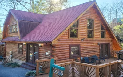 The Cub House - Rustic 2 Bedroom Cabin Near Great Smoky Arts & Crafts Community