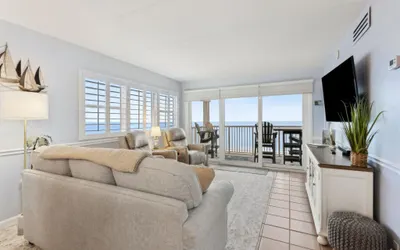 Beach Condo Miles-long Views Sand and Sea, Access to Private Fishing Pier
