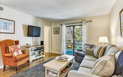 Newly Renovated Condo with Easy Access to Pool and Tennis Courts