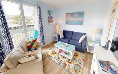 SPC 2042 - 2nd floor 1 BR on the canal - sleeps 4