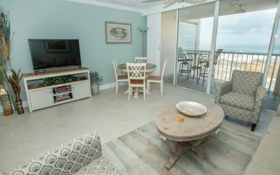 Magnolia House 606 - Luxury Top Floor 1 BR - Stunning Views