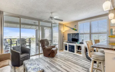 Mag 112 is a Beautiful 2 BR with free beach service for 2 in Destin Pointe