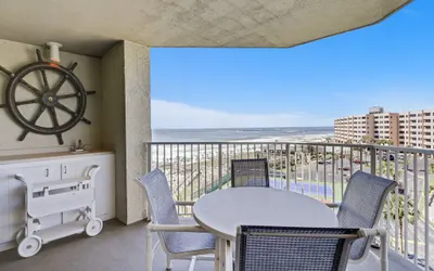 IR 510 is a open floor plan 2 BR with great gulf views and free beach set up