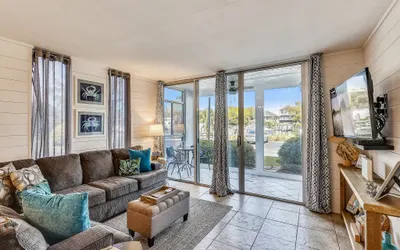 DP105C - Renovated 2 BR on the Harbor with short walk to the beach