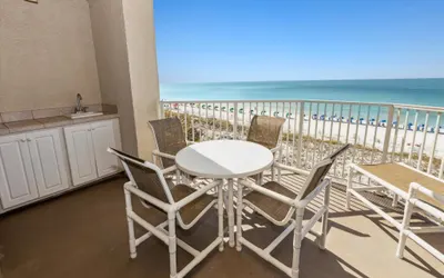 IR 306 is a nicely Decorated 2 BR with Gulf front views