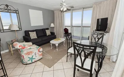 Pelican Beach 1811 is a Gulf front 1 BR that sleeps 6 - amazing views