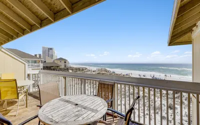 SPC 2133 - Upstairs Gulf front 1 BR - sleeps 4