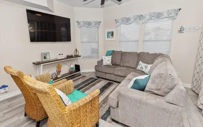 SPC9107 -Pet Friendly Ground Floor 3 BR close to the beach - sleeps 8