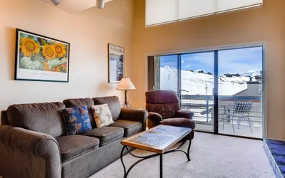 1 BR + Loft with Mountain Views