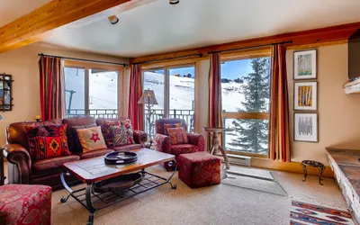 Ski-in/Ski-out 2 Br Condo- Sleeps 6 People