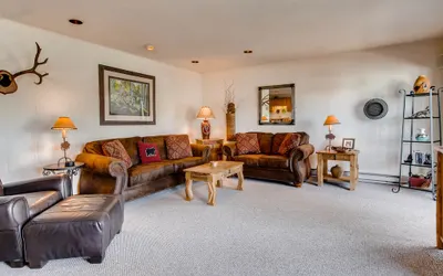 3 BR Unit With Fireplace & Mountain Views