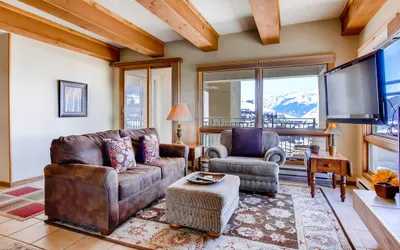 2BR at The Plaza- Open Floor Plan, Walk to Slopes