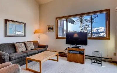 2 BR Buttes Condo- Breathtaking Views of Mountain Range