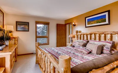 Rustic & Cozy 3 BR Plaza Condo