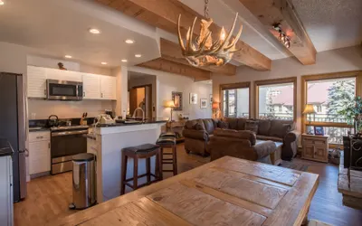 Rustic-Contemporary 3Br With Great Views!