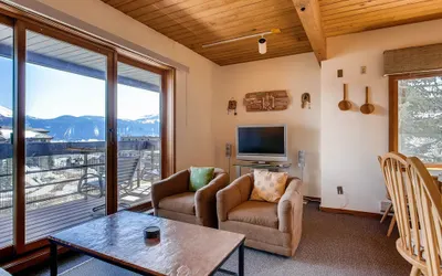 1 BR with Amazing Views of Mountain Range