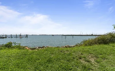Fisherman's Cabin - Water front and Pet Friendly
