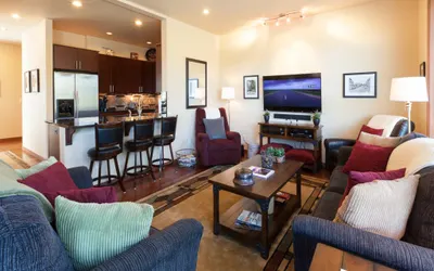 NEW Condo Downwider with Hot Tub, Minutes Away from The Columbia River Gorge