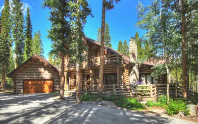 Bear Lodge
