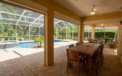 Spacious home with private pool & Jacuzzi