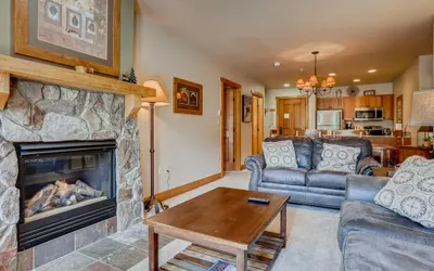 Premier Red Hawk Lodge 2 Br~Walk to Slopes