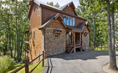 Iron Mountain Lodge