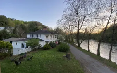 Southern Charm Riverside