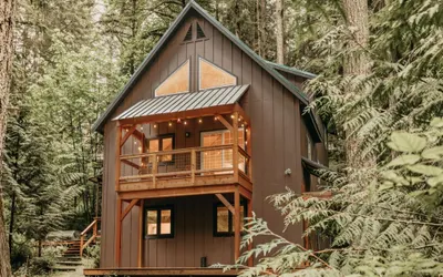 69SL - Upscale - Hot Tub - Wi-Fi - BBQ - Sleeps 8