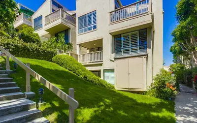 Beachfront Townhome in Solana Beach features Private Den SS166