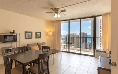 Fully Equipped 23rd Floor Condo at the Waikiki Banyan