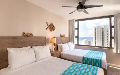 Deluxe 32nd Floor Condo - Gorgeous Ocean Views, Free Wifi & Parking!