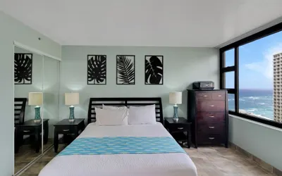 Deluxe Ocean View Condo on 31st Floor - Free Parking & Wifi!