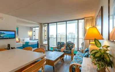 Updated Waikiki Condo with Mountain Views - 22nd floor, Free parking & WiFi