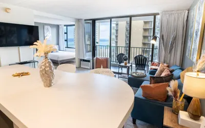 Deluxe Ocean View Condo 2 Queen Beds in Waikiki, FREE Parking & Wi-Fi