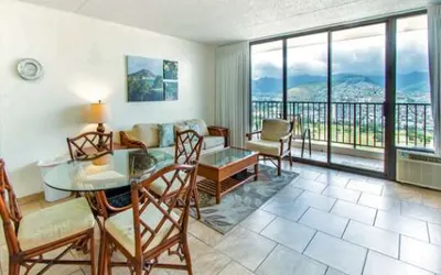 Deluxe Panoramic Mountain View Condo - 37th Floor, Free parking & Wifi