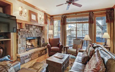 Luxurious 2 Bedroom Condo 50 Feet From The Slopes!