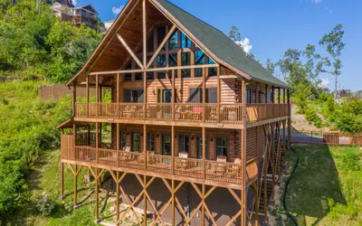 A+ Amazing Views Cabin with Grill Area