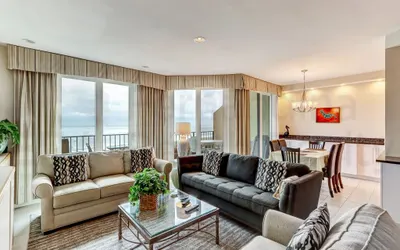 Spacious Oceanfront Penthouse Villa