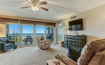 Convenience Condo with Whirlpool and Panoramic Oceanfront View from Large Terrace