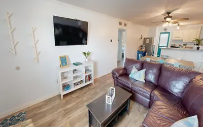 Venus 202 Second floor Pool-view 2 Bedroom with easy beach access