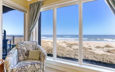Seaboard Condo with Breathtaking Views of the Ocean