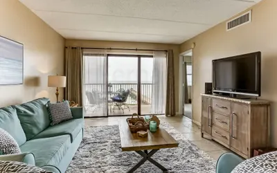 Comfy Upper Unit Condo to Enjoy the Beach or the Fishing