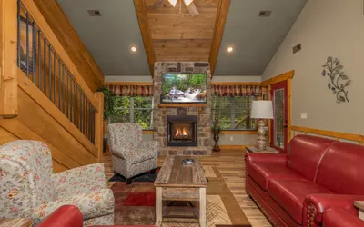 Tennessee Dream Chalet with Relaxing Hot Tub