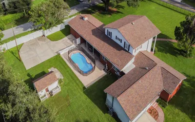 A Large Tropical Estate with 2 Acres of Space in Tampa Bay