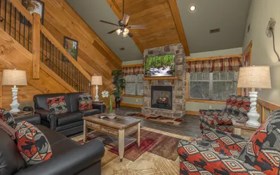 BearVue Point Chalet with Fireplace and Jacuzzi Tub